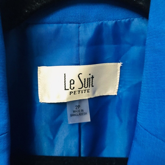LE SUIT WOMEN SINGLE BUTTON BLAZER. BEAUTIFULLY DESIGNED FOR MODERN LOOKS. 2P. - Picture 4 of 11